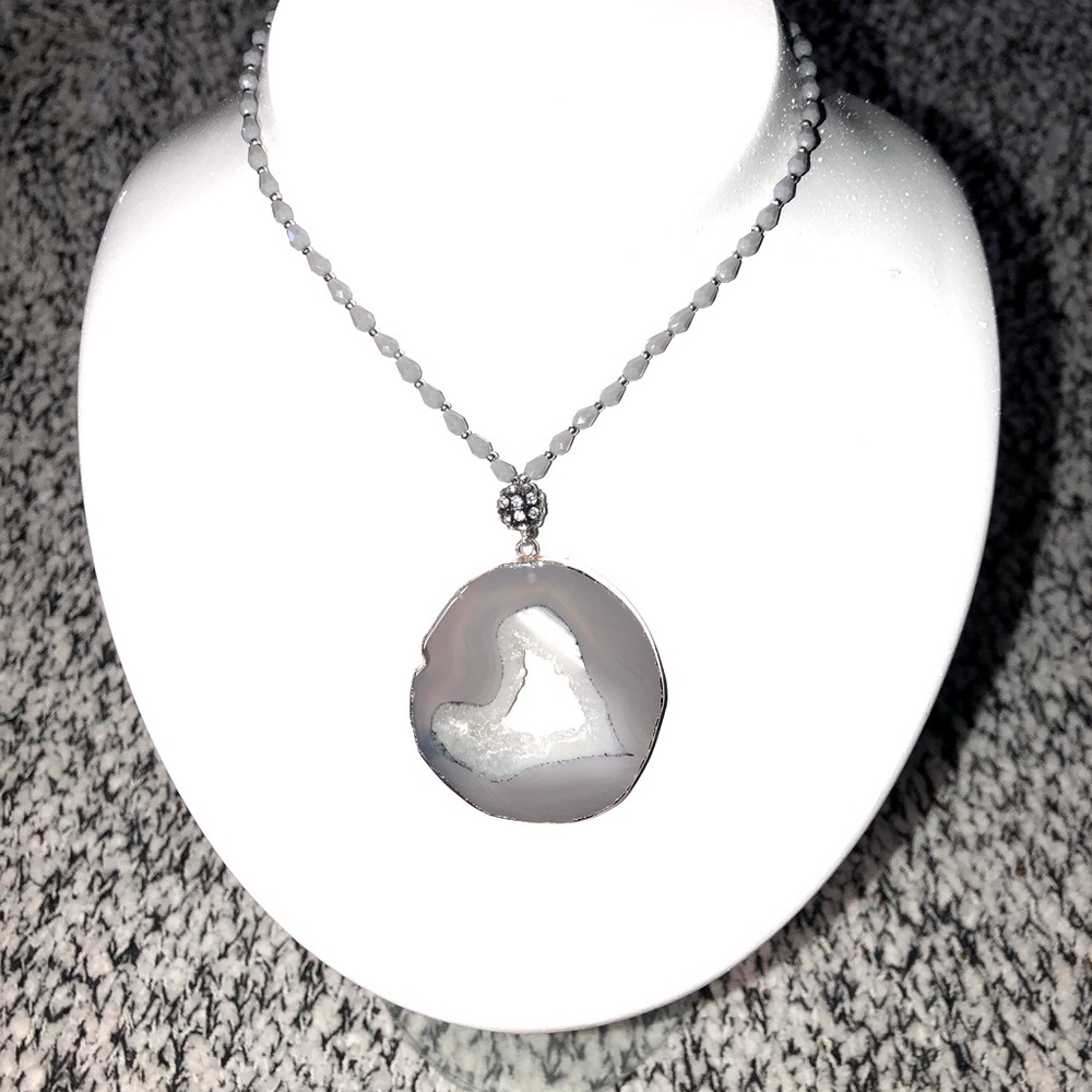 🛍 The Buckle Heart-Shaped Genuine Agate 5 Tier Necklace